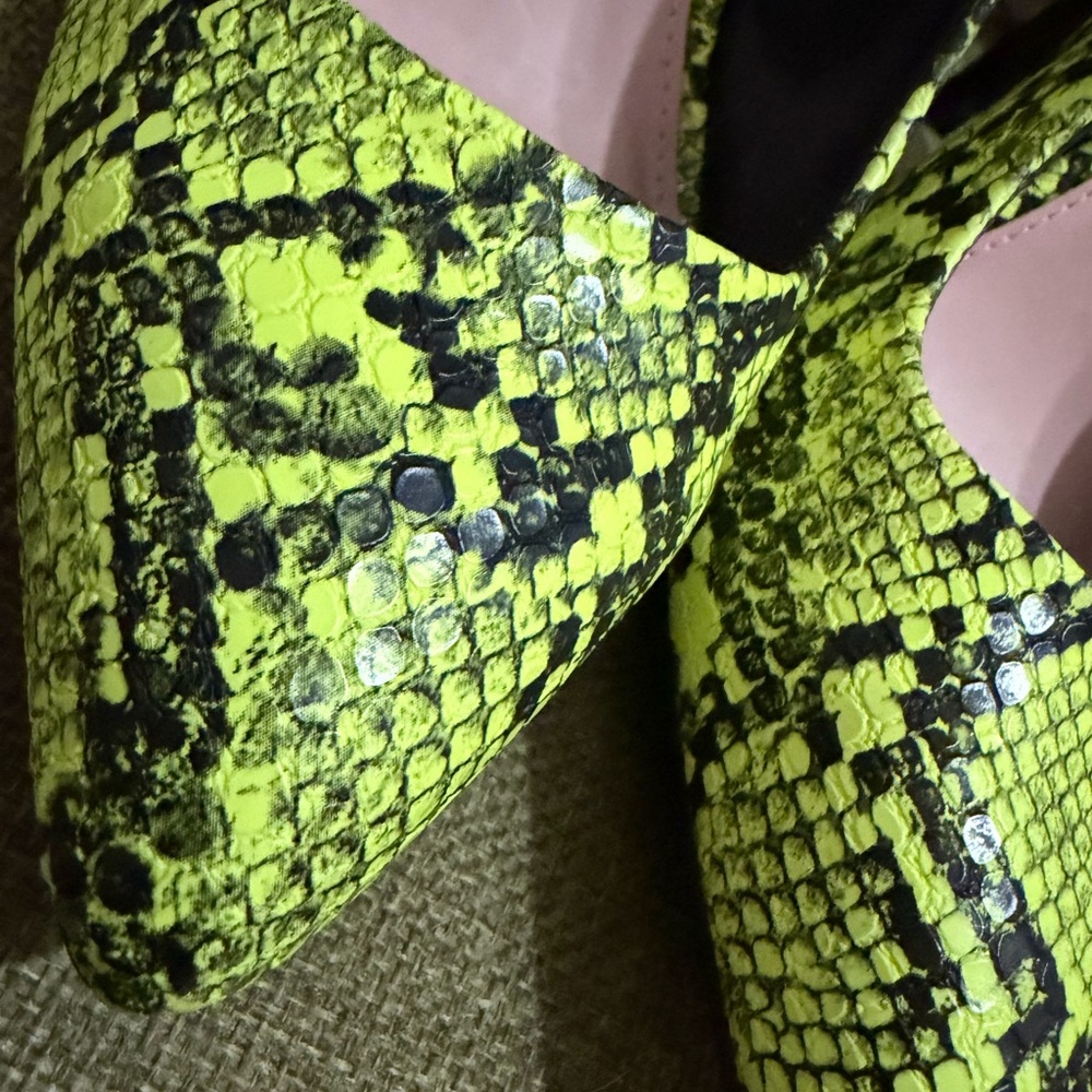 Shoe Dazzle Yellow Green Snake Print Sky High Heels Pumps - Picture 2 of 8